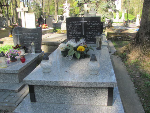 Grób Maria Łopuszyńska